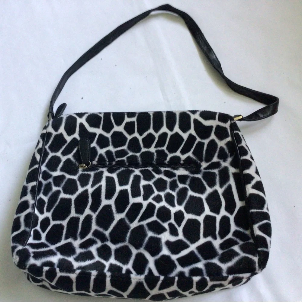 Black & White Giraffe-Print Shoulder Bag